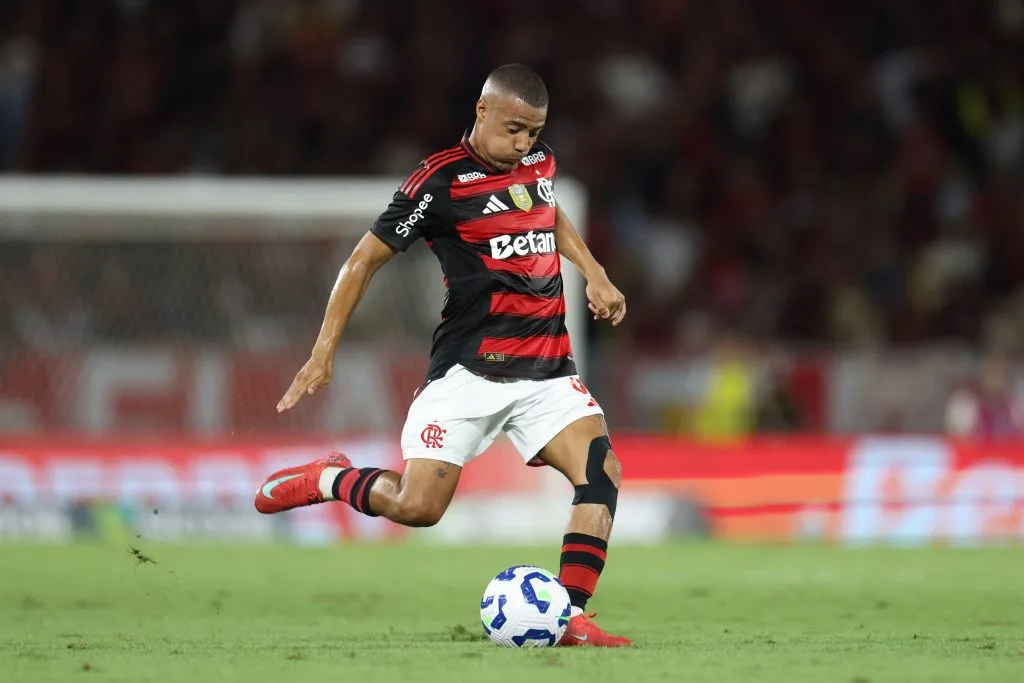 De La Cruz atinge marca expressiva pelo Flamengo após vitória no clássico