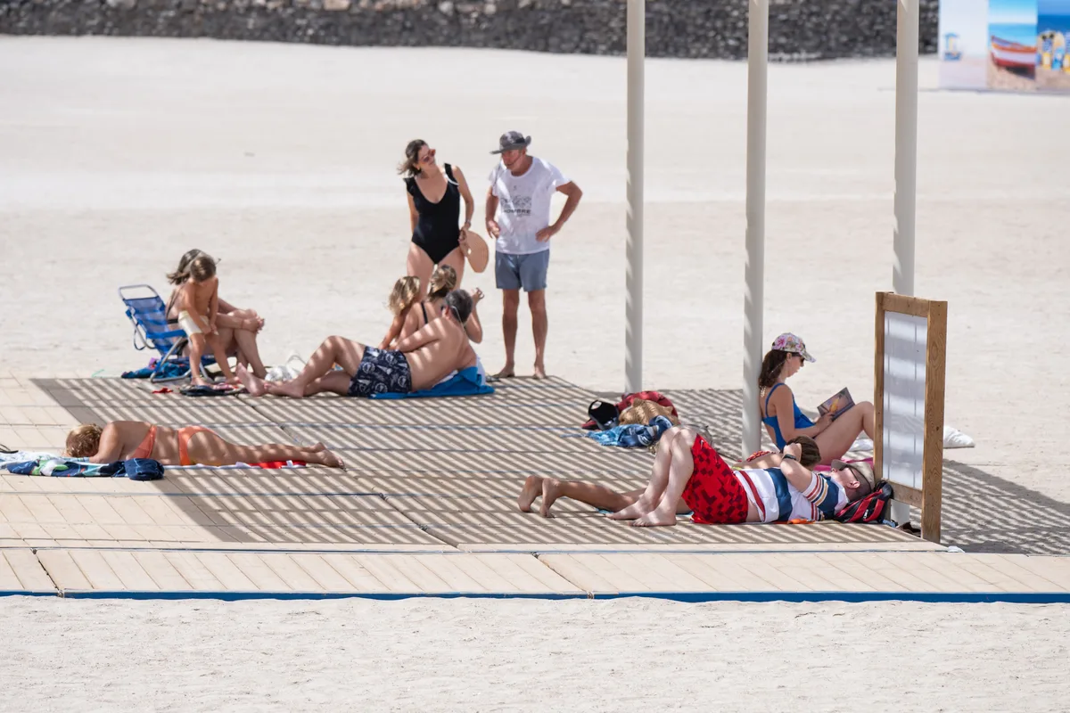 España no se despide del calor veraniego, salvo en el norte: la Aemet anticipa el paso de un frente y una vaguada que dejarán lluvias, fuertes tormentas y viento intenso