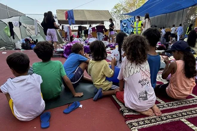 El Gobierno quiere trasladar a la península a 500 niñas migrantes de Ceuta para que sean atendidas por ONG de atención a la infancia