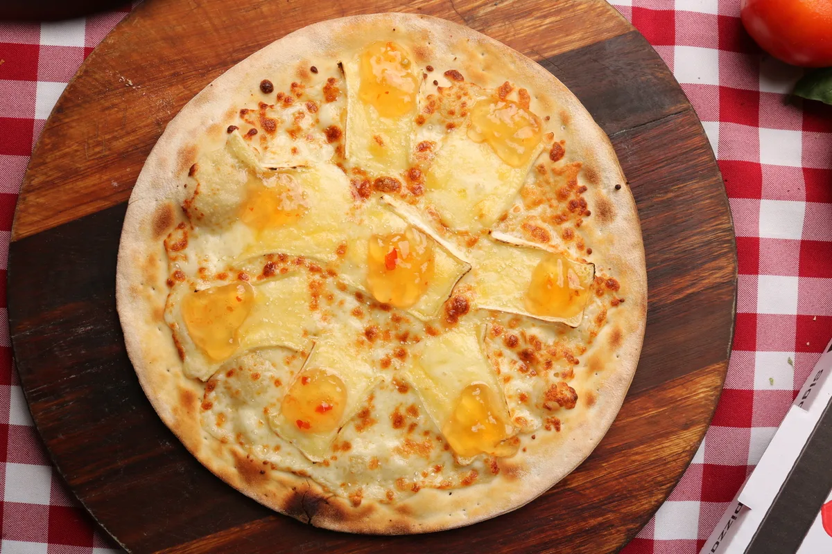 As bordas de pizza que sobravam no prato inspiraram a criação de uma rede de franquias de R$ 60 milhões