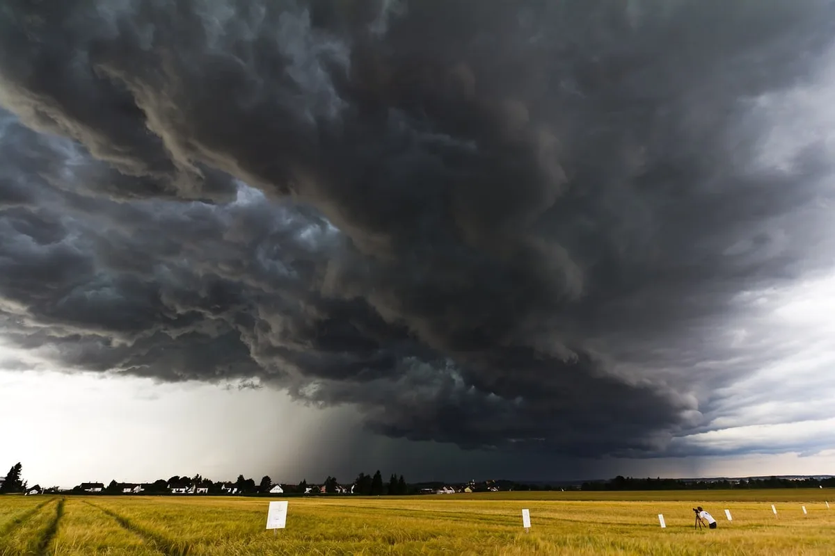 Temporais e ventos de até 90 km/h para hoje: nova frente fria intensifica o clima