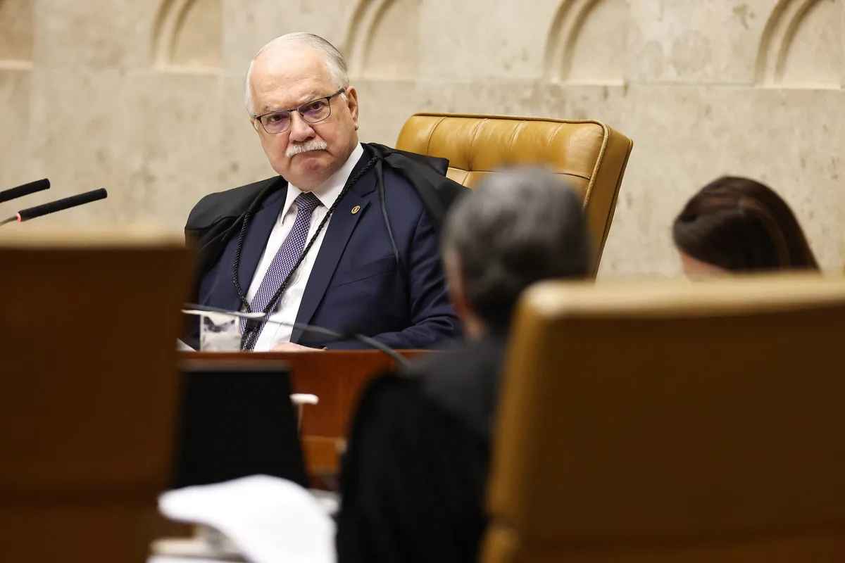 Fachin suspende sigilo de investigação sobre pagamentos feitos a Vorcaro