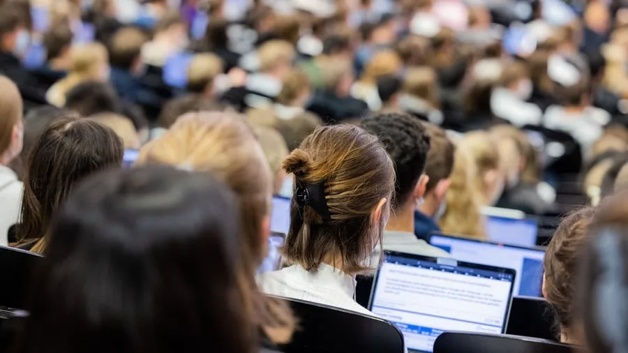 Statistische Auswertung: Junge Frauen liegen bei der Bildung häufig vorn