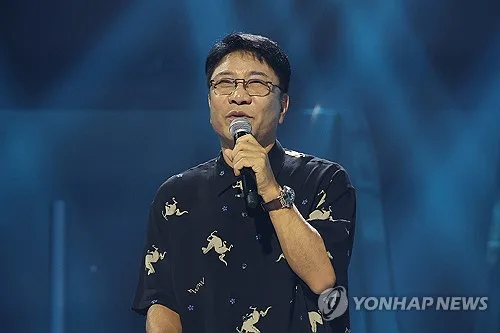 K팝 시장 돌아온 이수만 "기술로 만들 미래 고민…새 문 열겠다"