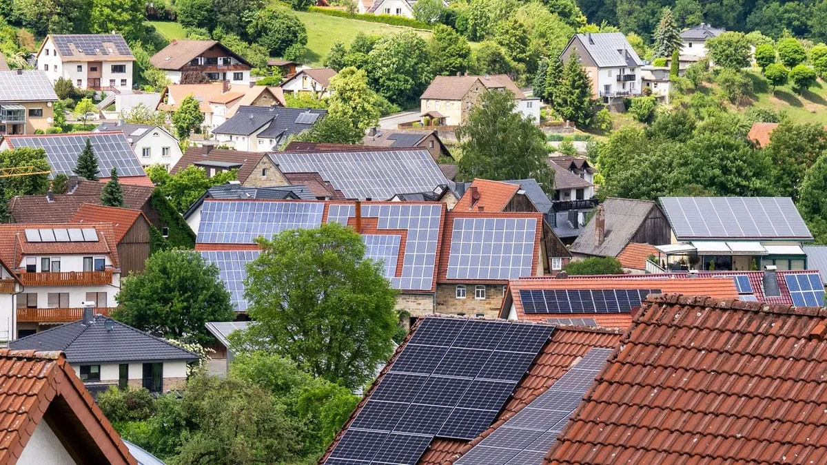 Erneuerbare Energien: Solarausbauziel für 2026 erreicht - Sorge um nächste Stufen