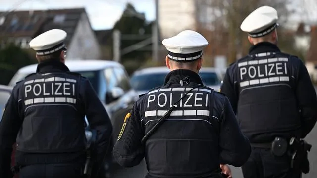 5,2 Promille: Fahrer sturzbetrunken - Auto landet in Bach