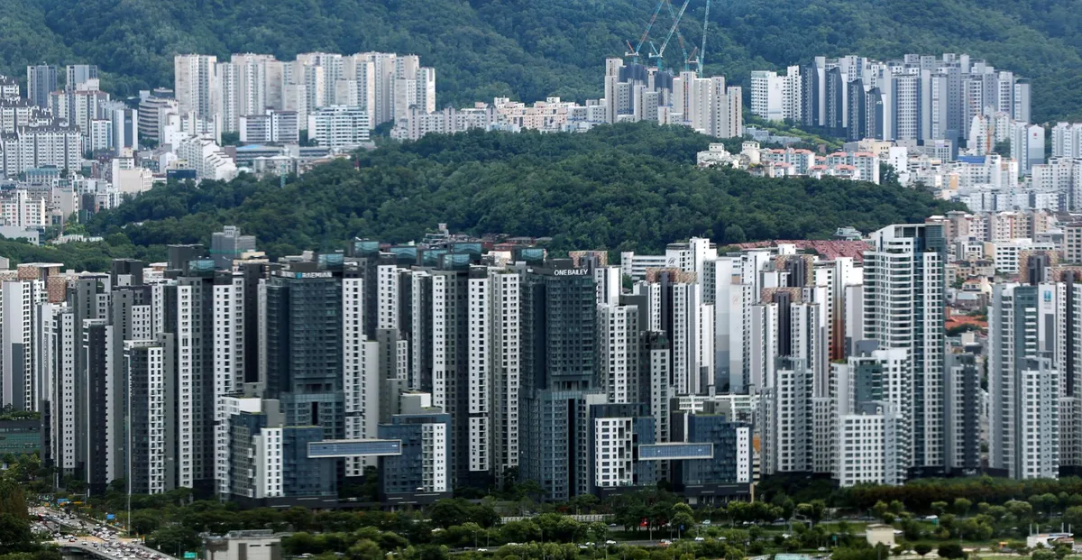 8월 서울 집값 상승폭 5개월 만에 둔화…강남·서초 하락 전환