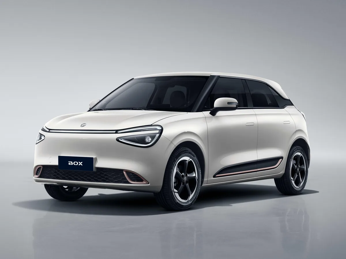 Chinesa DFM chega ao Brasil com hatch e SUV elétricos para rivalizar com BYD e GWM