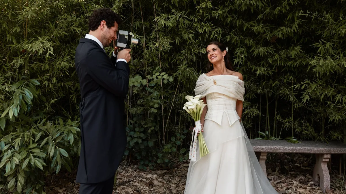 Las novias españolas más estilosas llevan faldas a capas y estos 9 looks lo confirman