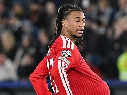 Bayern-Stars geben Rätsel auf: Fassungsloser Kompany knöpft sich "überblöden" Olise vor