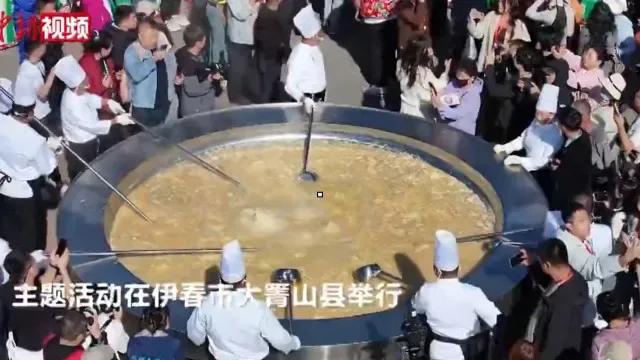Cidade chinesa serve 2.500 porções de prato tradicional e atinge recorde