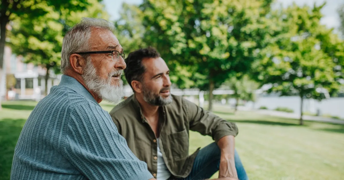 La psicología dice que cuando los padres presionan a sus hijos adultos para que los visiten, ocurre algo predecible que llaman "reactancia", y provoca que incluso los hijos que querían venir empiecen a buscar la salida