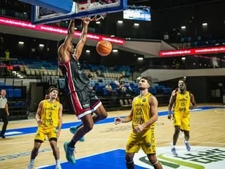 « Une grosse guerre d’un an avec lui » : après Pau, l’heure de l’envol pour Sitraka Raharimanantoanina à Cholet Basket ?
