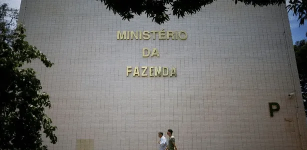 Governo reduz para 2% o crescimento do PIB e espera inflação menor em 2026
