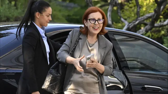 Poupar combustível? Ministra sugere: "Boleias" e... "reduzir velocidade"