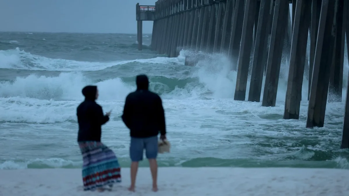 Hundreds of thousands lose power as Hurricane Isaias batters Florida, Alabama