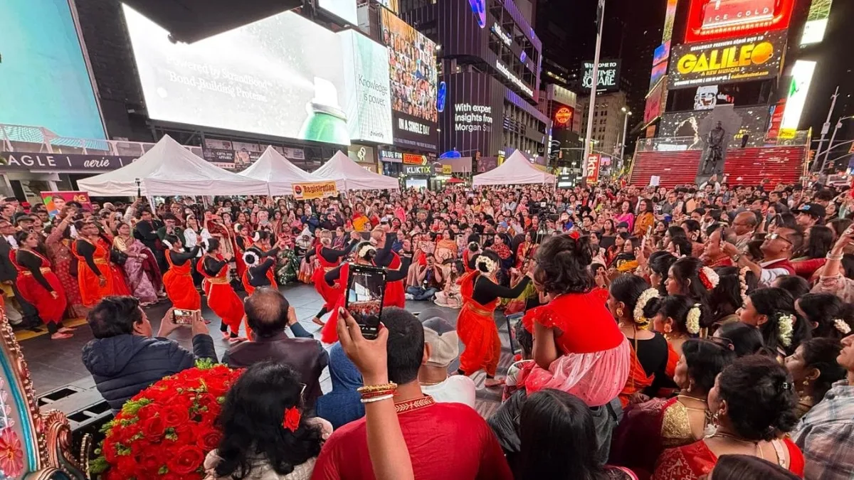 Times Square Durga Utsav draws crowds despite bad weather, 6 organisations honoured