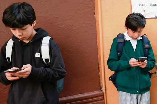 SEP alista restricciones a celulares en escuelas; resalta el ABC de las emociones, estrategia de salud mental