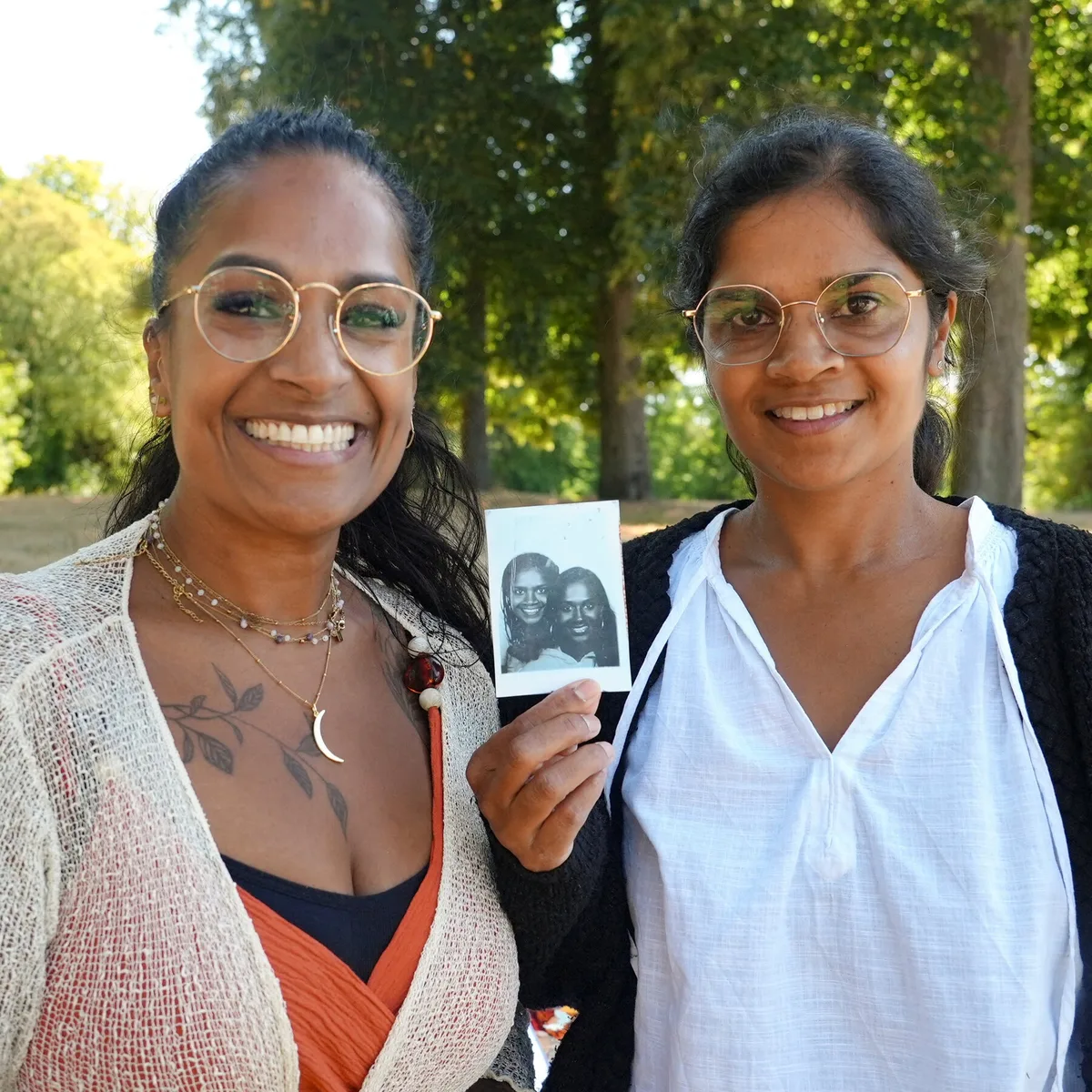Childhood Friends, Adopted From India, Discover They’re Sisters