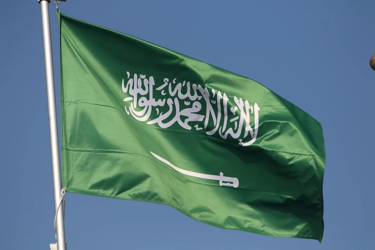 Arabia Saudí anuncia el cierre temporal del oleoducto Este-Oeste