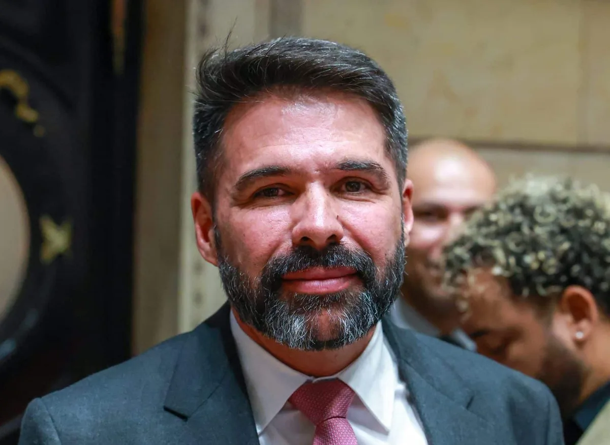 Vereador do Rio é preso pela PF com dois fuzis e submetralhadora