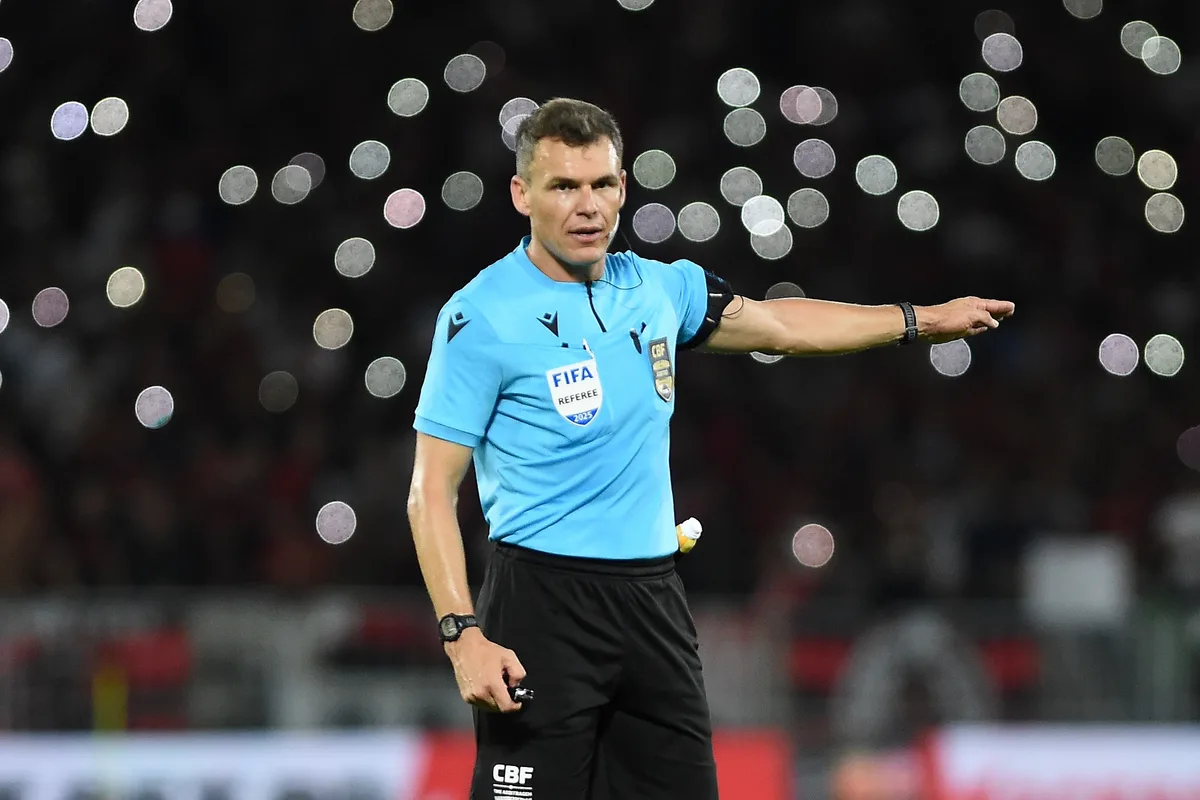 Paulo Cesar Zanovelli apita jogo decisivo entre CSA e Nacional pelo playoff da Série D