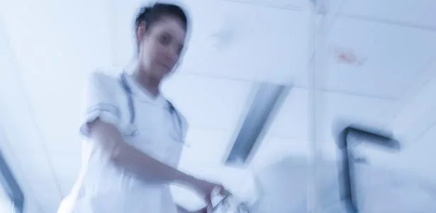 Erro com remédio deixa mulher sem movimentos após cirurgia nos EUA