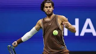 Carlos Alcaraz avanza a tercera ronda del US Open con varias marcas
