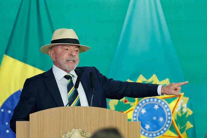 Datafolha aponta estabilidade e Lula à frente de Flávio Bolsonaro no 2º turno