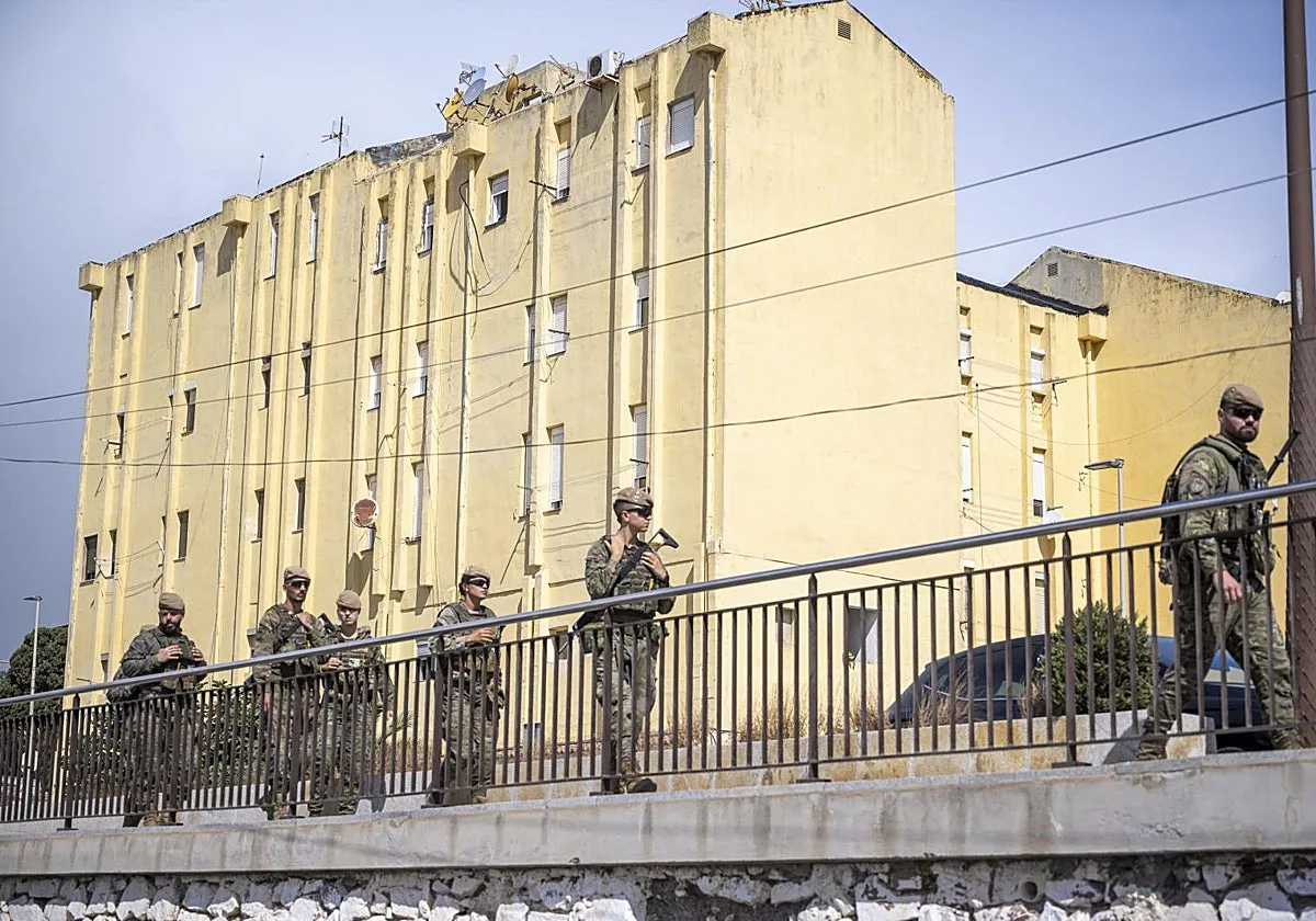 Con los militares no se juega