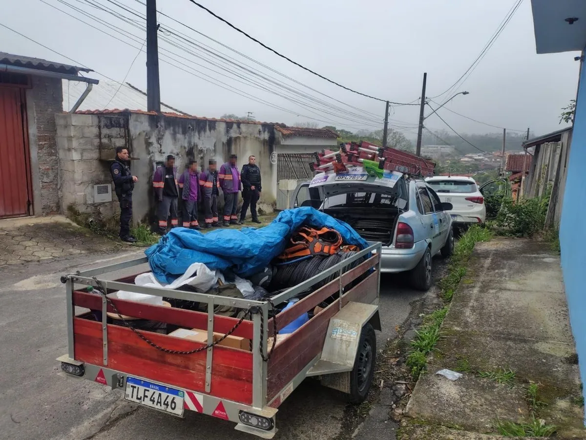 Quatro são presos após se passarem por funcionários da Vivo para furtar fios em Mogi das Cruzes
