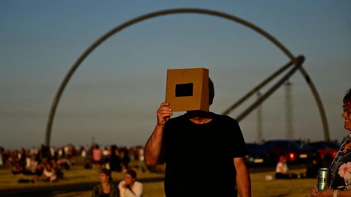 INFO BFM. Éclipse solaire: hausse des consultations ophtalmologiques dans le Pas-de-Calais, une tendance similaire attendue au niveau national