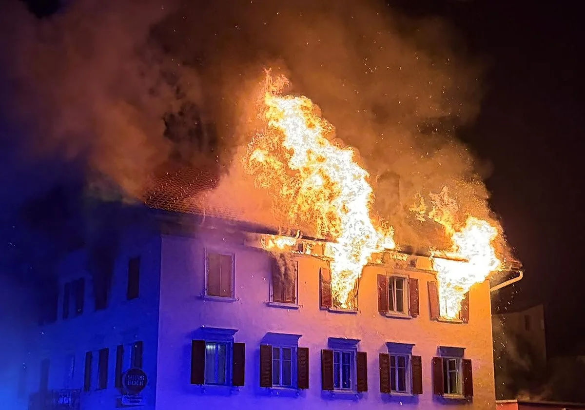 Un incendio en un bloque de pisos deja cinco desaparecidos y ocho heridos en Suiza