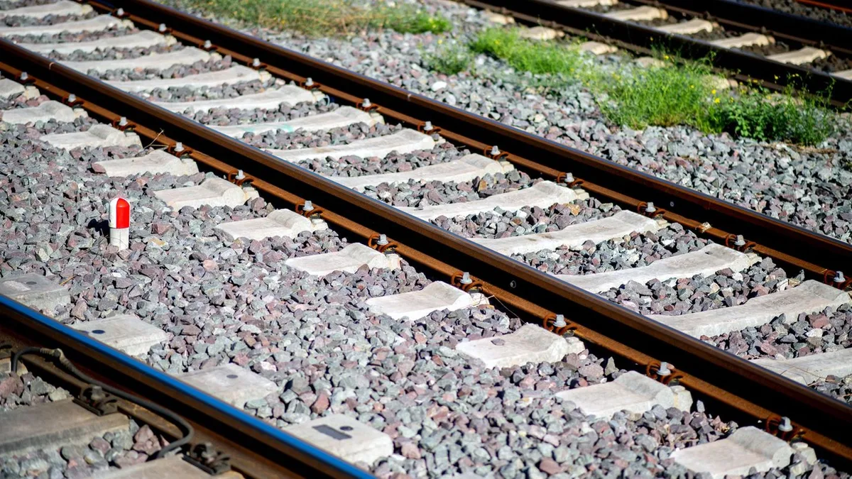 Kurz vor Bremerhaven: Kinder legen Steine in Gleise - Schaden und Verspätungen