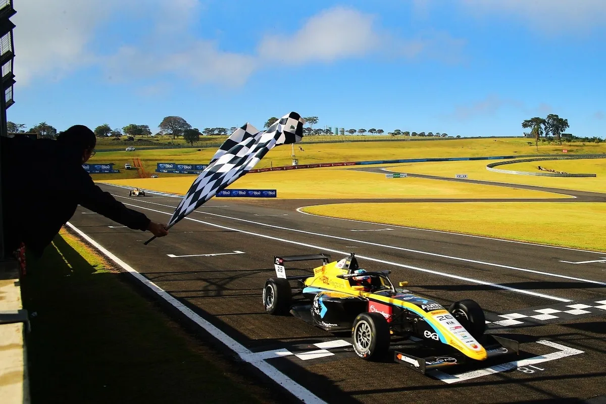 Starrett Bassani F4 busca em Interlagos segunda vitória no campeonato