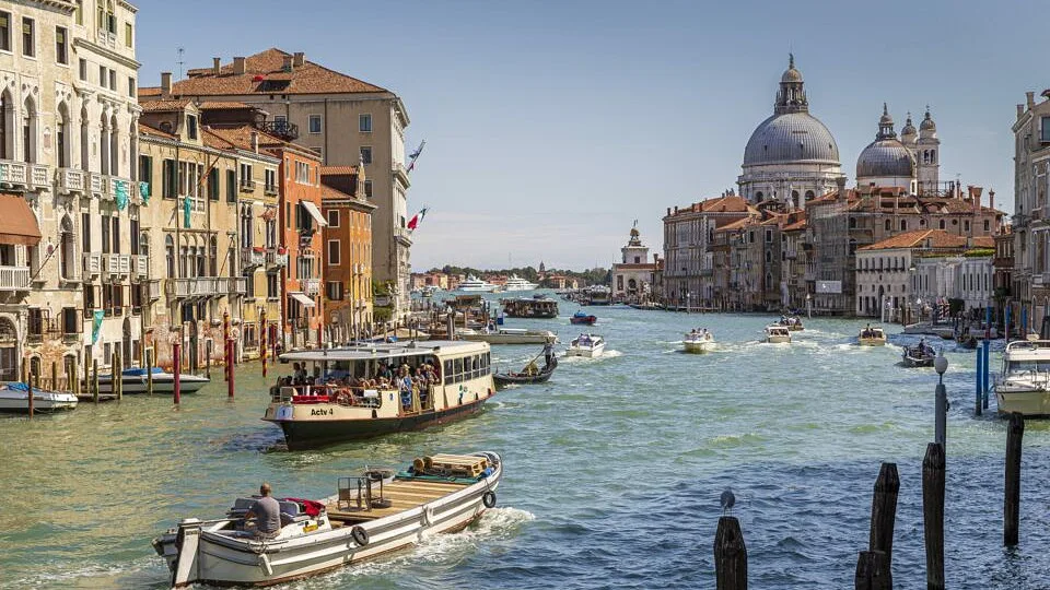 Veneza já tem mais camas para turistas do que habitantes. O turismo de massas está a transformar as cidades europeias