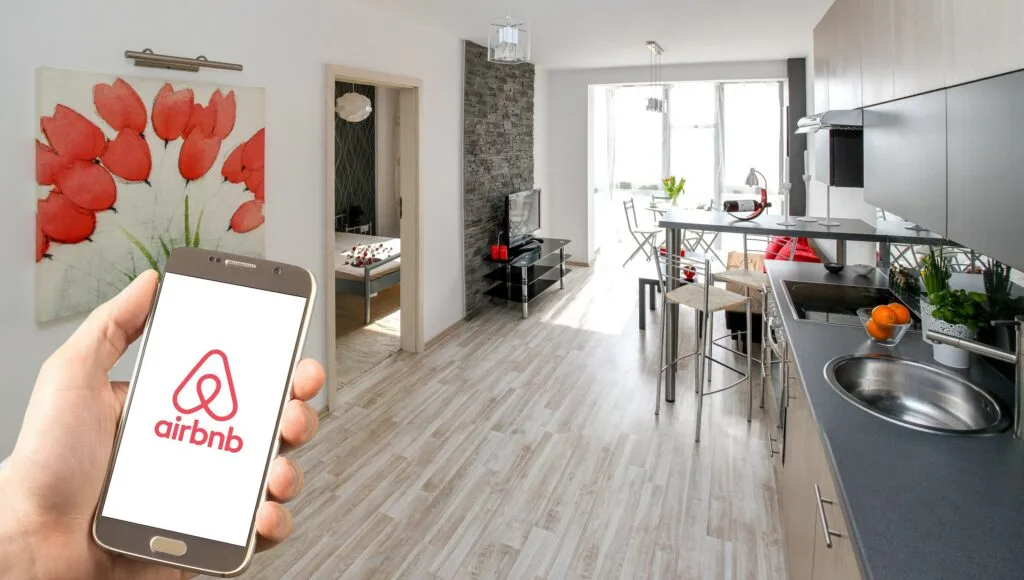 Bruxelas prepara travão ao Airbnb. E Portugal?