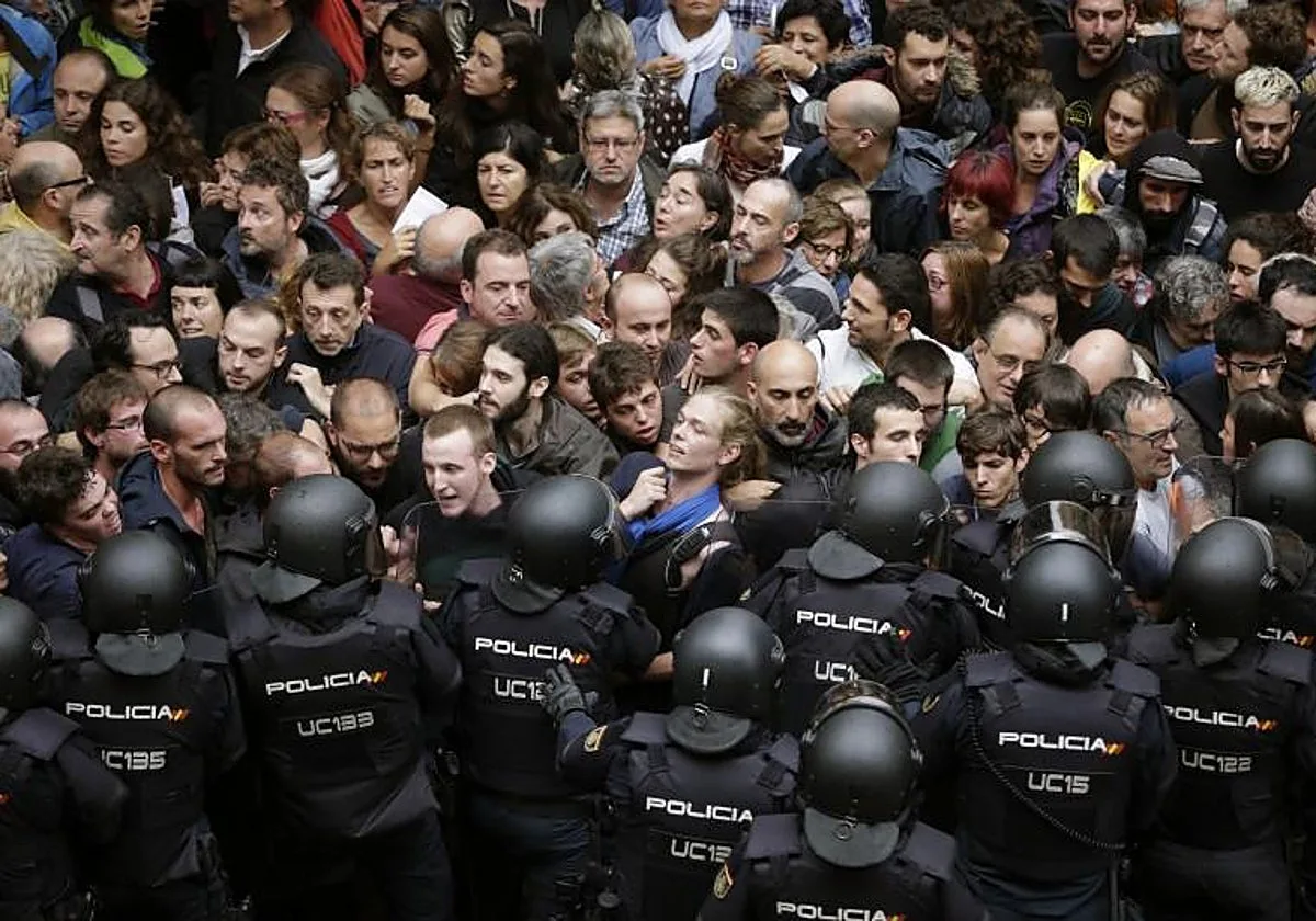 Antidisturbios «hostigados»