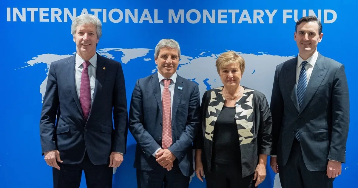 Caputo se reunió con la jefa del FMI: elogios al plan fiscal y la revisión de metas aún sin cierre