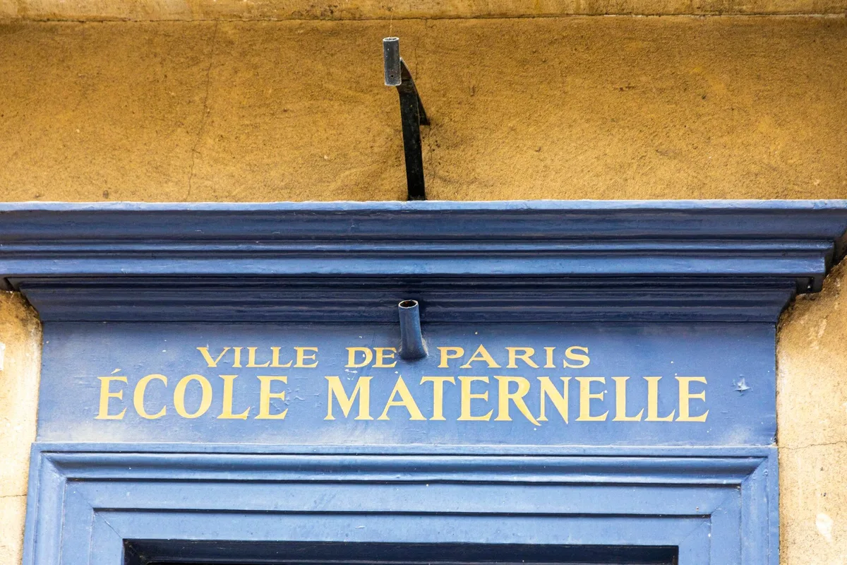 Périscolaire à Paris : trois agents suspendus après qu’un élève a quitté son école seul