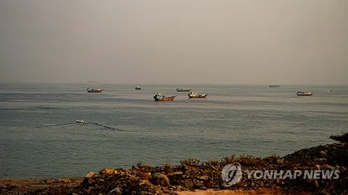 미군 "지난 6일 오만만서 美함정 감시하던 이란 연계 선박 격침"