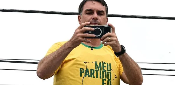 Kotscho: Flávio reclama de aumento do Bolsa Família, mas pai dele fez igual