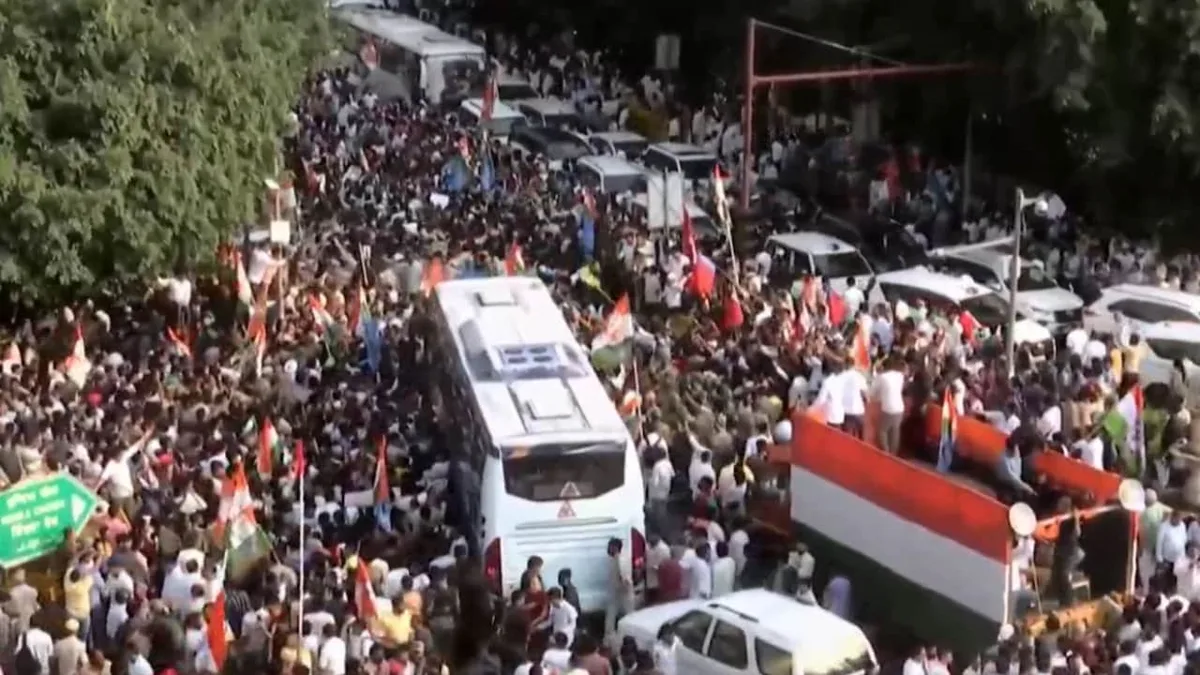 Thousands Gather In Central Delhi For INDIA Bloc's March To Supreme Court