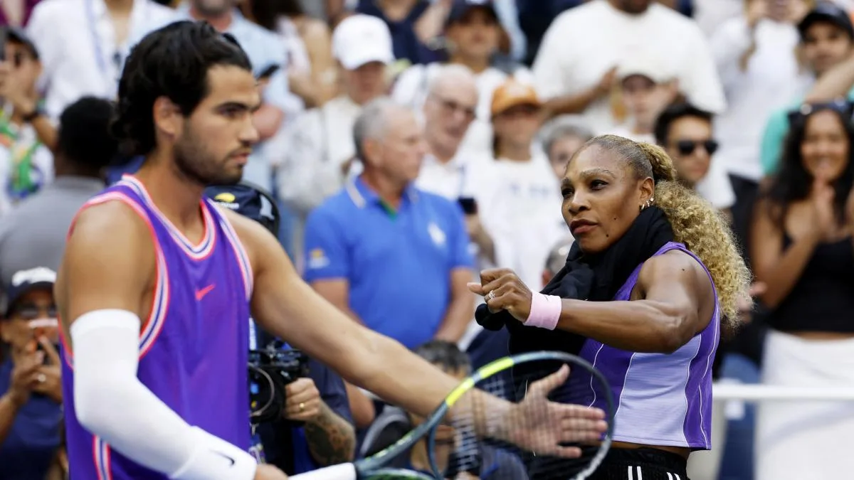 Alcaraz vuelve a sonreír 133 días después junto a Serena Williams al más puro estilo NBA