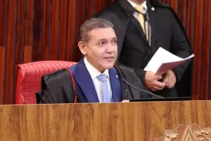 Kassio Nunes manda suspender canal “Exército do Lula” no WhatsApp