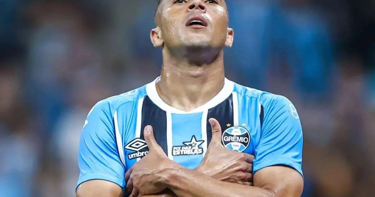 Carlos Vinícius entre Grêmio e Corinthians: qual será o destino?