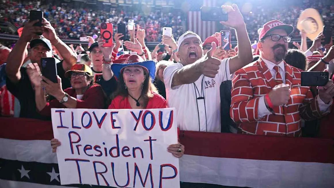 Trump is failing to arrest decline in popularity, FT poll shows