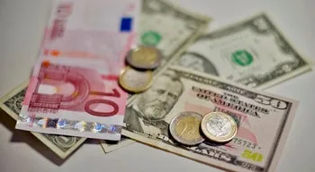 Euro sobe face ao dólar após três sessões em queda
