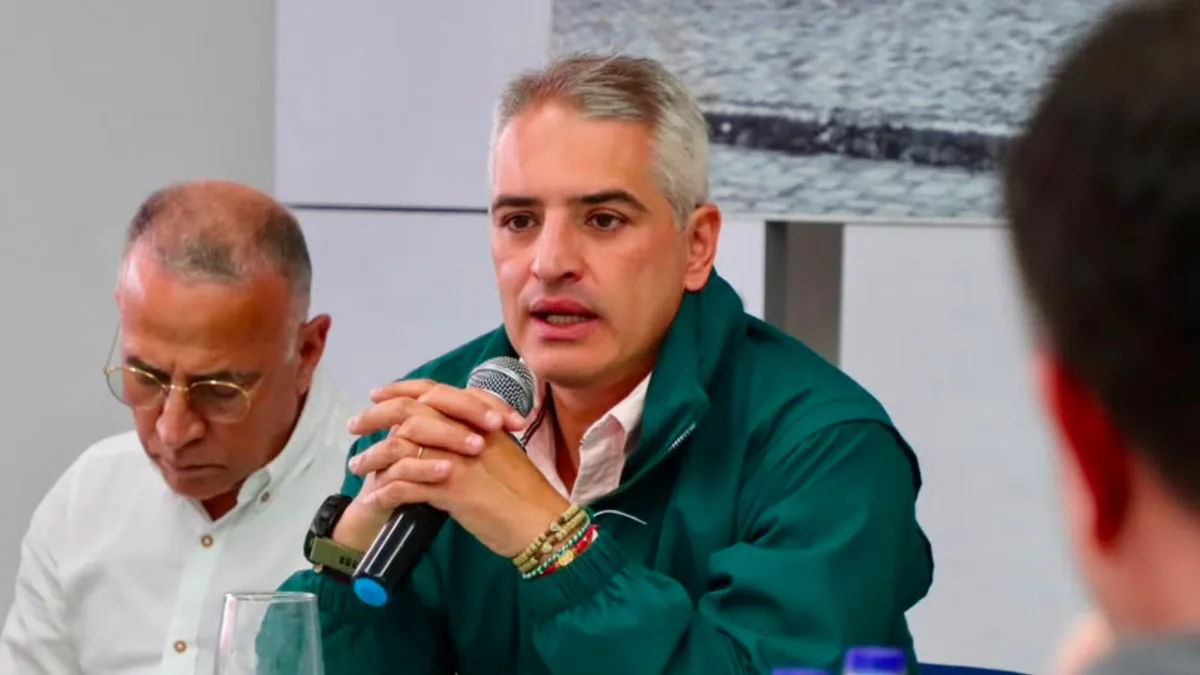 Gobernador de Antioquia ofreció $100 millones por información sobre alias La Mona: la terrorista de las disidencias de las Farc habría quemado casas a víctimas de extorsión
