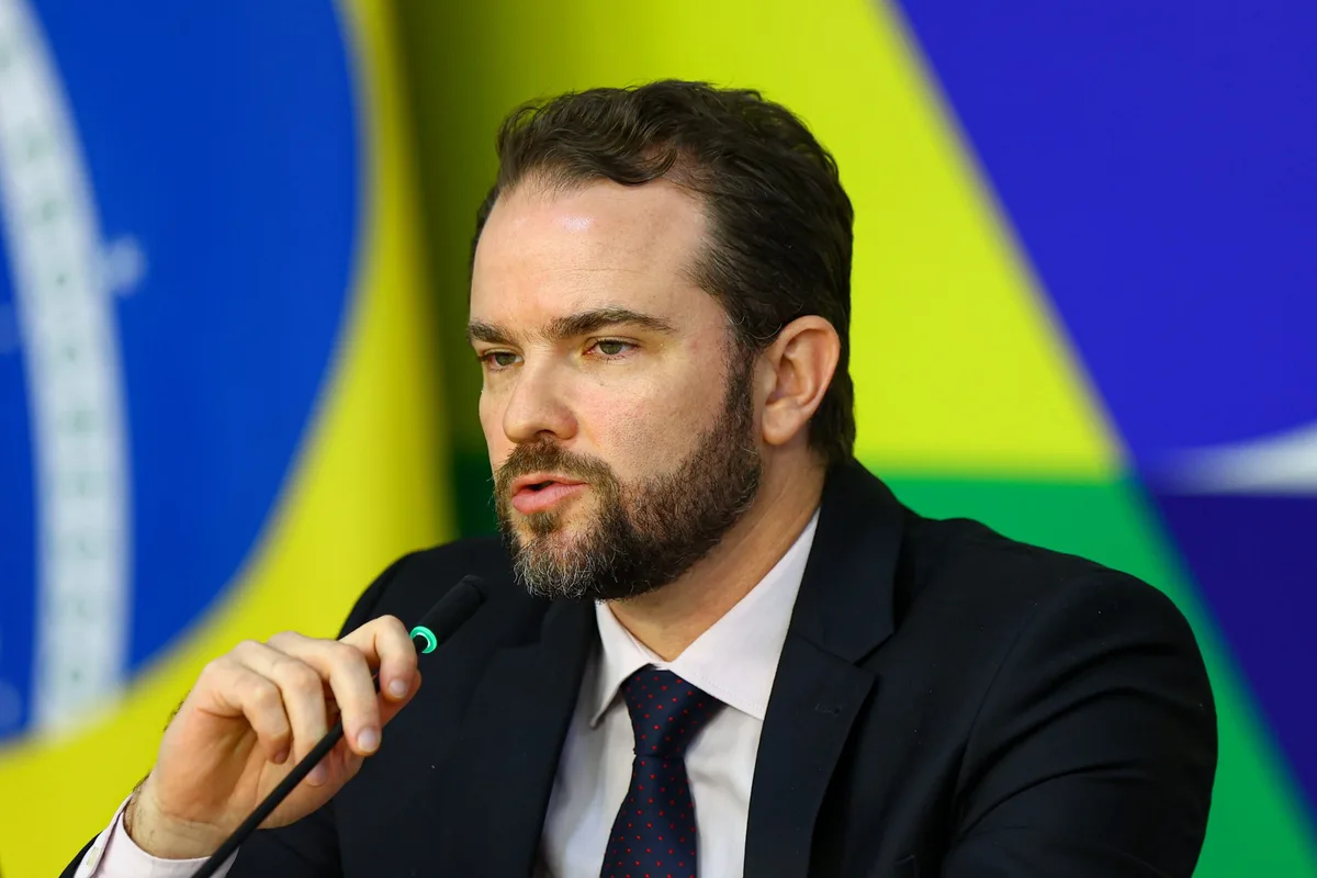 Durigan volta a criticar os juros altos: "Trazem empecilho às pessoas"